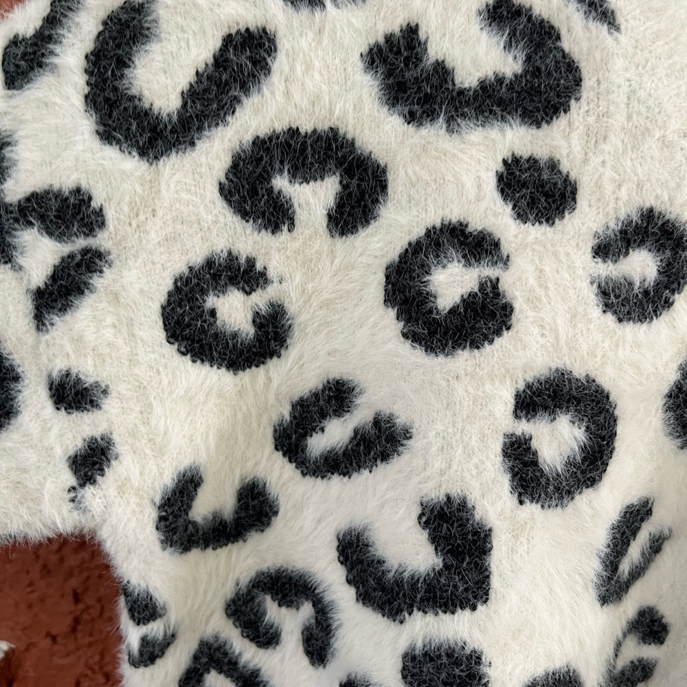 Racheal Chunky Cozy Animal Print Cheetah Sweater- Size Small - Picture 6 of 6